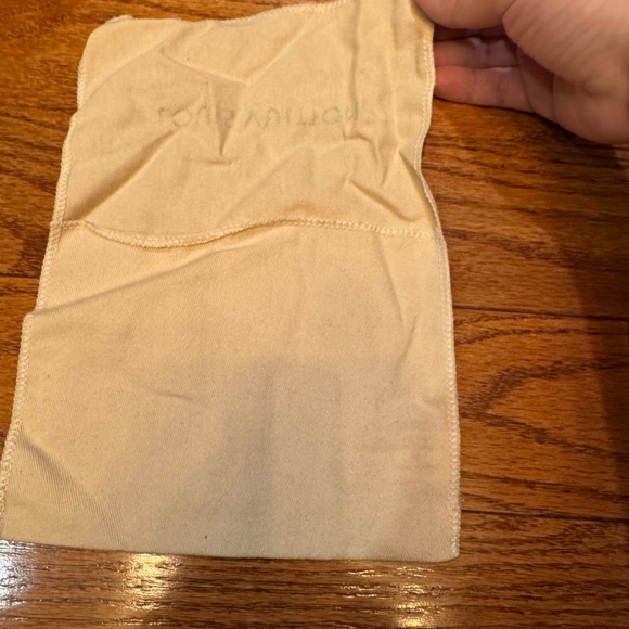 Louis Vuitton Dust Bag in Beige - Picture 2 of 2